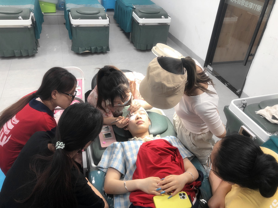 讓美睫保持時間長的技巧，學美睫從零開始