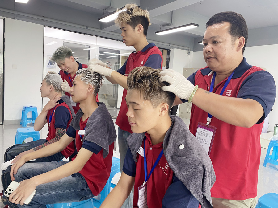 南寧洗頭培訓(xùn)：中式洗頭如何快速氣泡？