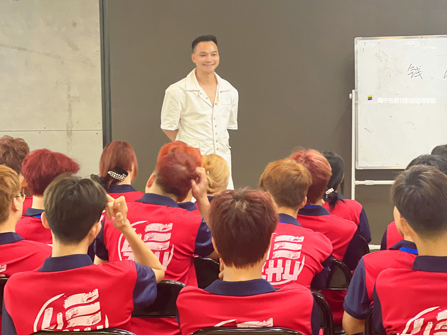 校園招聘：南寧美發(fā)學校舉行就業(yè)宣講