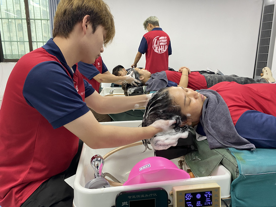 如何成為一個合格的美發(fā)洗護師？南寧洗頭專業(yè)