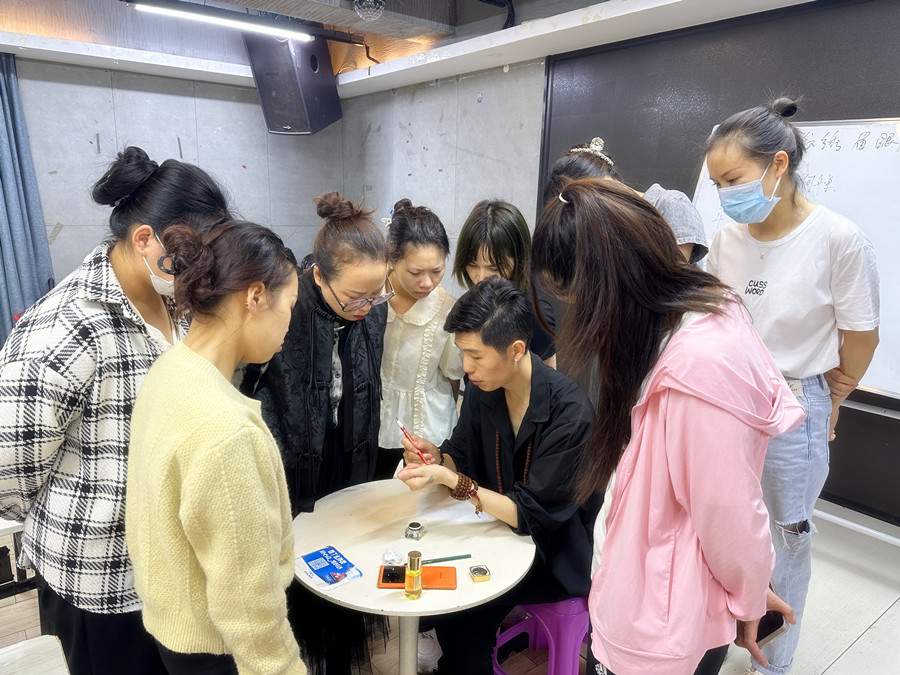 薄唇和厚唇的調(diào)整方法，廣西紋繡進修深造培訓(xùn)?