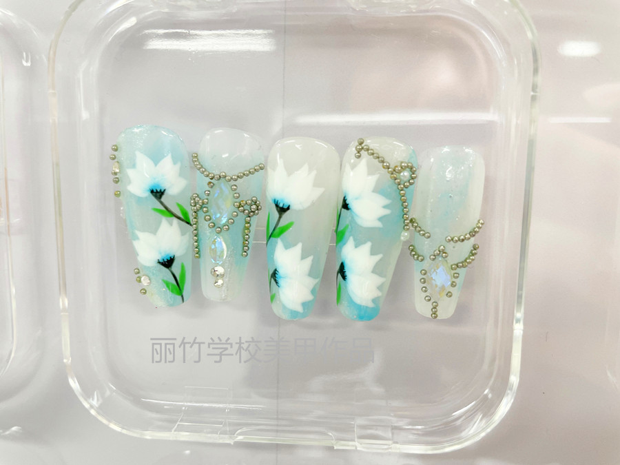 手繪花朵珠鏈美甲，南寧美甲進修深造