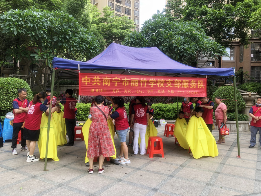 廣西美發(fā)義剪活動，現(xiàn)場溫馨歡樂