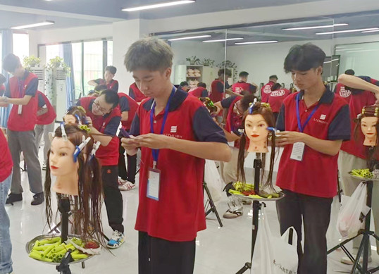 廣西學(xué)美發(fā)有前途嗎？廣西美發(fā)發(fā)展前景