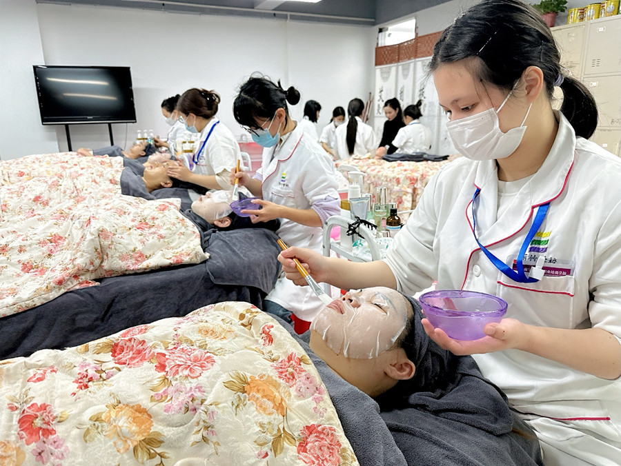 廣西美容院：秋冬護膚重點技巧