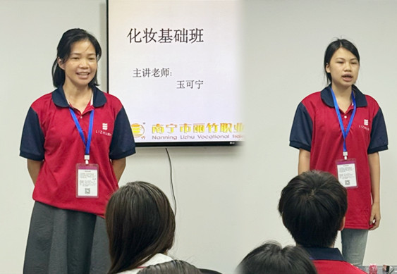 化妝新生自我介紹，廣西化妝課堂日常