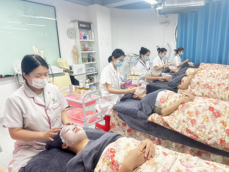 面部護(hù)理實(shí)操課堂練習(xí)，南寧美容護(hù)膚實(shí)訓(xùn)