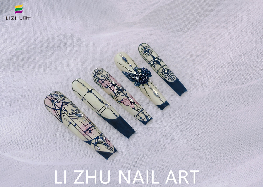 手繪花窗美甲，南寧美甲設(shè)計(jì)作品賞析