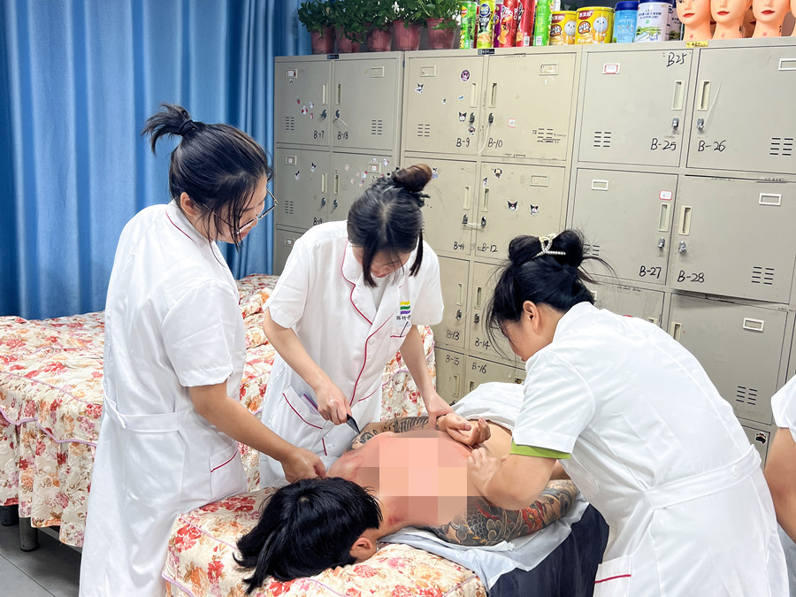 背部刮（sha）痧練習(xí)課堂，南寧健康管理美容