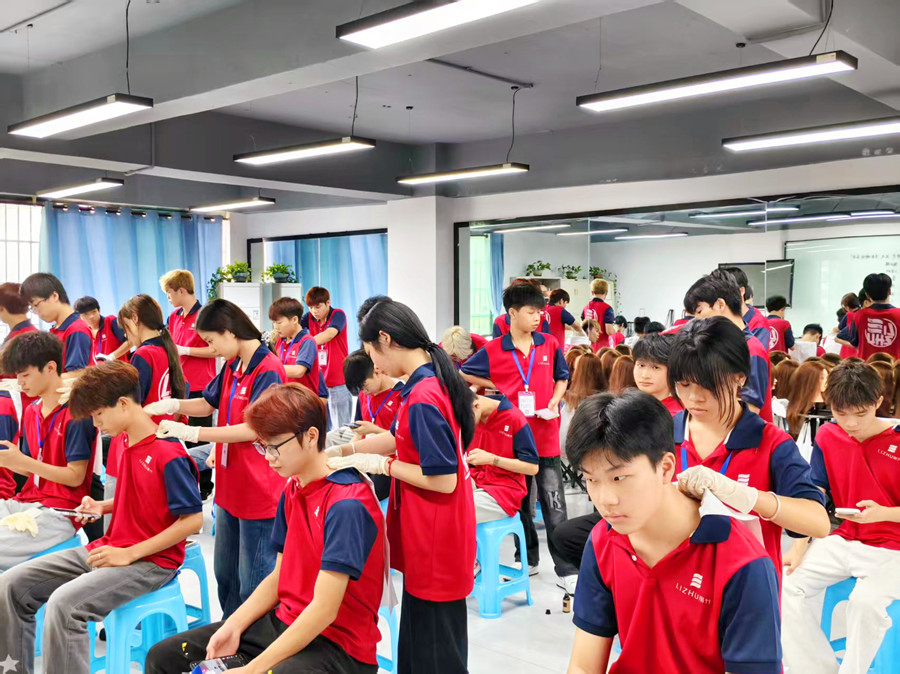 美發(fā)洗護(hù)精油按摩肩頸的好處，廣西洗護(hù)專業(yè)學(xué)校講解