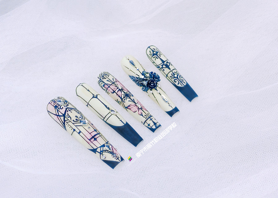 手繪窗花美甲，南寧美甲設(shè)計專業(yè)作品