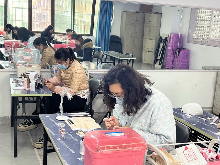 南寧美甲創(chuàng)業(yè)，歡迎到麗竹美甲學(xué)校