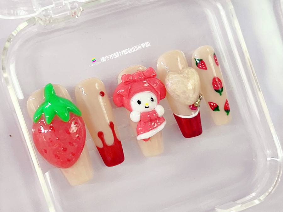 雕花卡通美甲，南寧美甲進(jìn)修培訓(xùn)作品